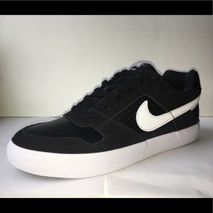 NWT Nike Skate Shoes Sneakers Large Swoosh